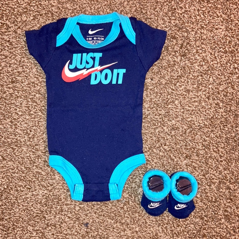 5/$20 Nike baby set
